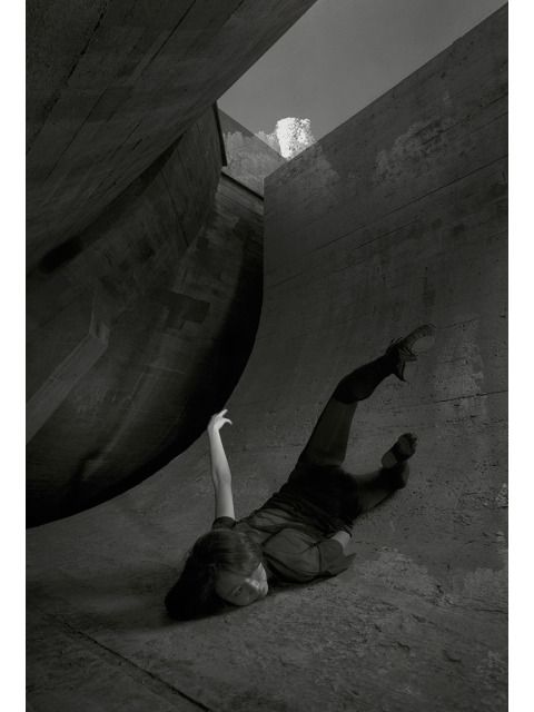 Matthias Leupold: „Stürzende“, 2019, Pigmentdruck, 146 x 103 cm (Bild: © VG Bild-Kunst Bonn, 2021 für Matthias Leupold)