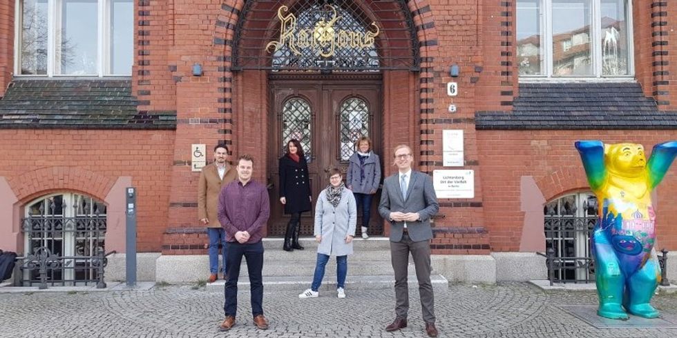 Team Wirtschaftsfoerderung Lichtenberg mit Leiter Burhan Cetinkaya, Phillip Braune, Denise Jessulat, Sabine Holfeld, Petra Bock, Stadtrat Kevin Hoenicke