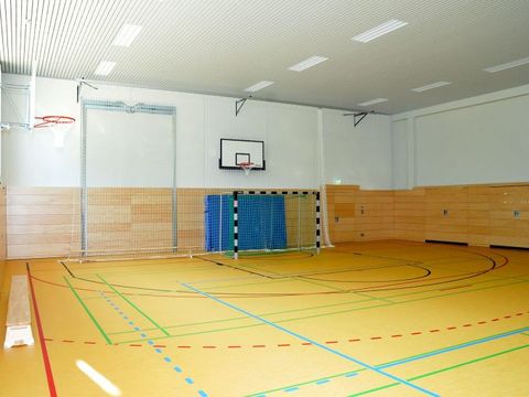 Übergabe der neuen Sporthalle an das Tagore-Gymnasium - Innenansicht der Turnhalle