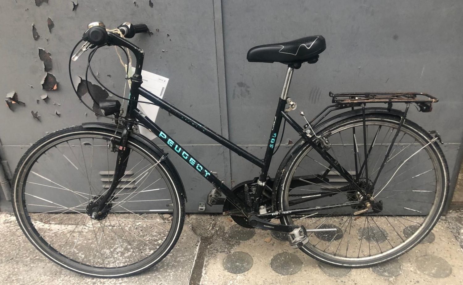 Schwarzes Herrenfahrrad
