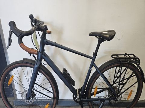 Blaues Herrenfahrrad