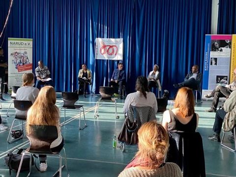 Podiumsdiskussion mit einigen Zuschauern