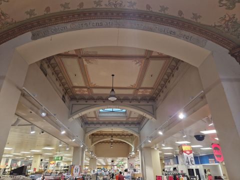 ehemaliger Tanzsaal im Kindl-Festsaal, heute Woolworth-Einkaufshalle