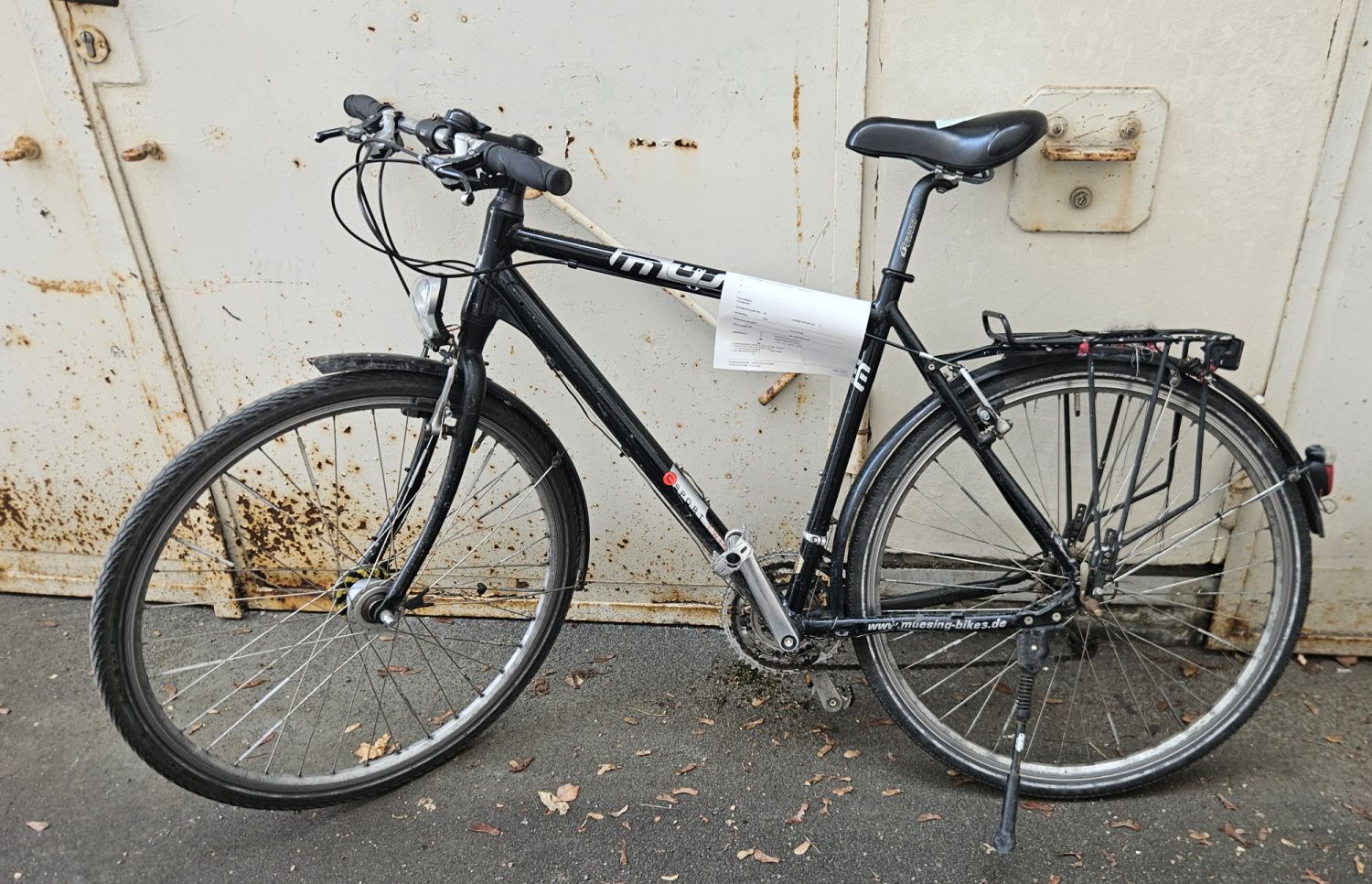 Schwarzes Herrenfahrrad