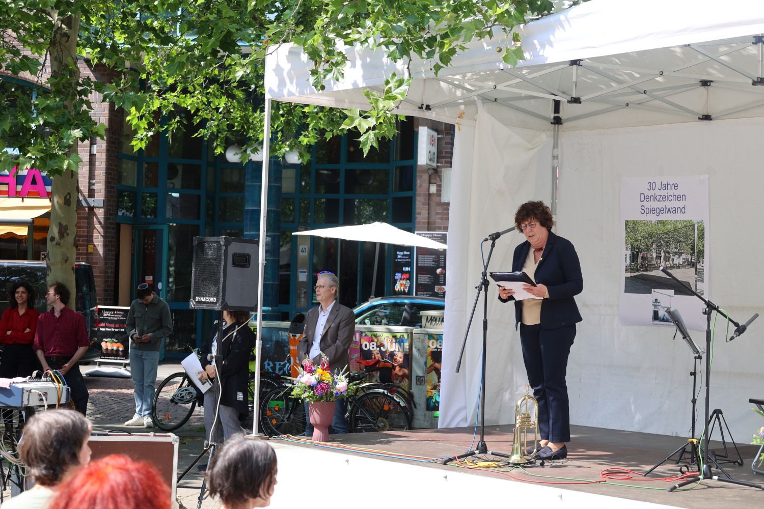 11. Juni 2025: Bezirksbürgermeisterin Schellenberg spricht ein Grußwort