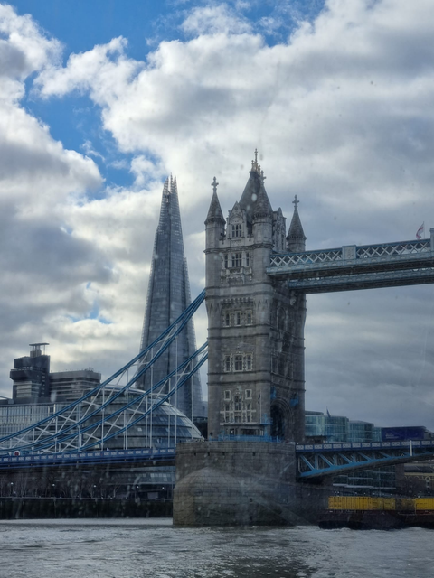 Tower Bridge und The Shard von der Themse aus (Bild: Alexander Diener)