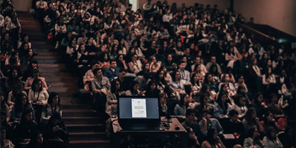 Hörsaal voller Studierenden