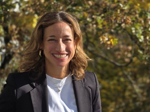 Ranija Hemieda, Bibliothekarin und Hausleiterin der Mittelpunktbibliothek Wilhelm Liebknecht | Namik Kemal