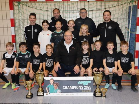 We are the champions! Die 3.E ist stolz auf die errungenen überregionalen Trophäen (Bild: BA Rdf)