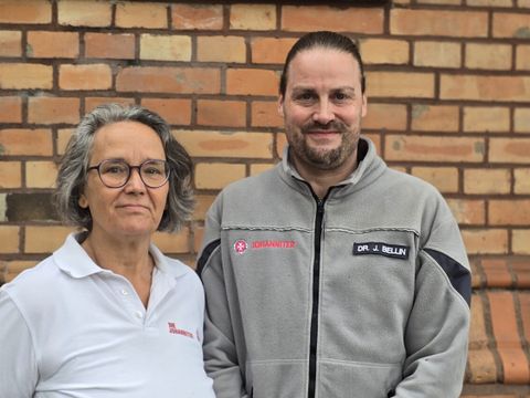 Dr. Stefanie Seeliger-Würtz, ehrenamtliche Ehrenamtsbeauftragte des Landesverbandes und Dr. Jörge Bellin, Leiter der Wohnungslosenhilfe der Johanniter-Unfall-Hilfe e.V. koordinieren die Hilfseinsätze