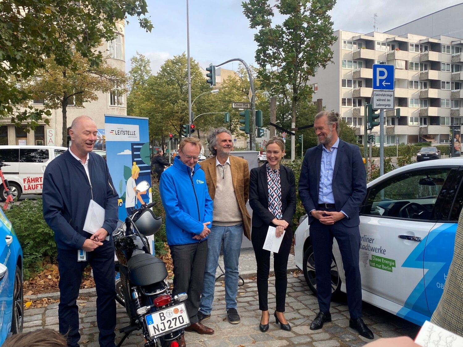 Eröffnung der Ladestationen am Olivaer Platz.