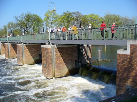Über das Charlottenburger Wehr zur Schleuseninsel, Foto: KHMM