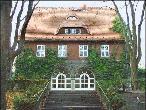 Rückseite Verwaltungsgebäude