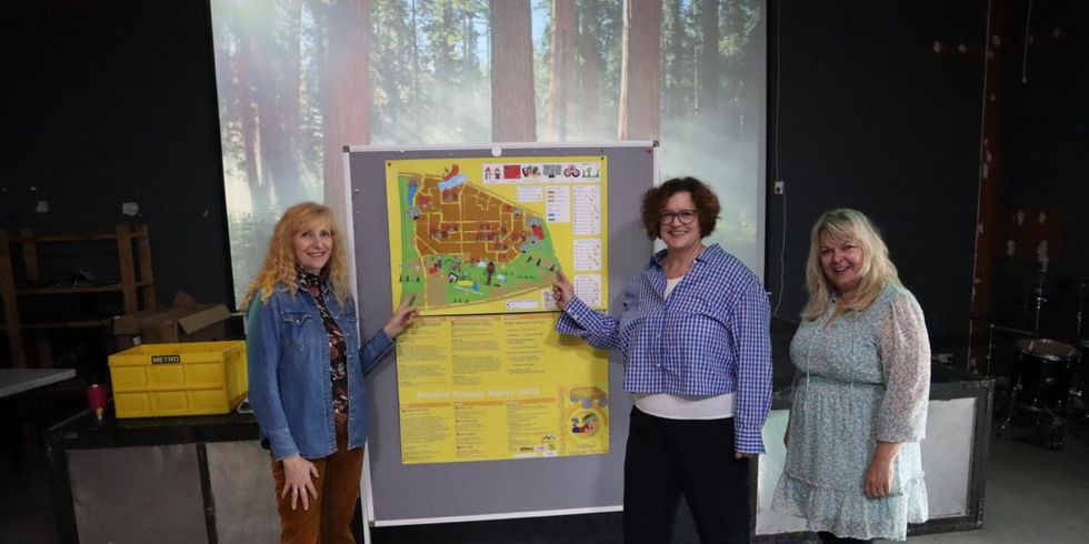 Die KB und Camilla Schuler bei der Vorstellung der neuen Kinderkiezkarte