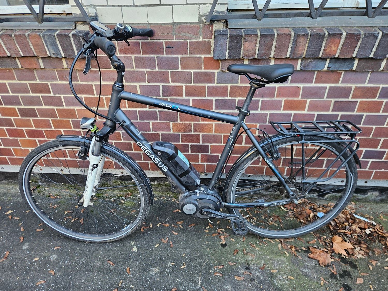 Graues E-Bike
