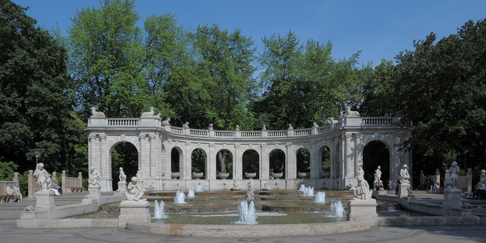 Gesamtansicht des denkmalgeschützten Märchenbrunnen