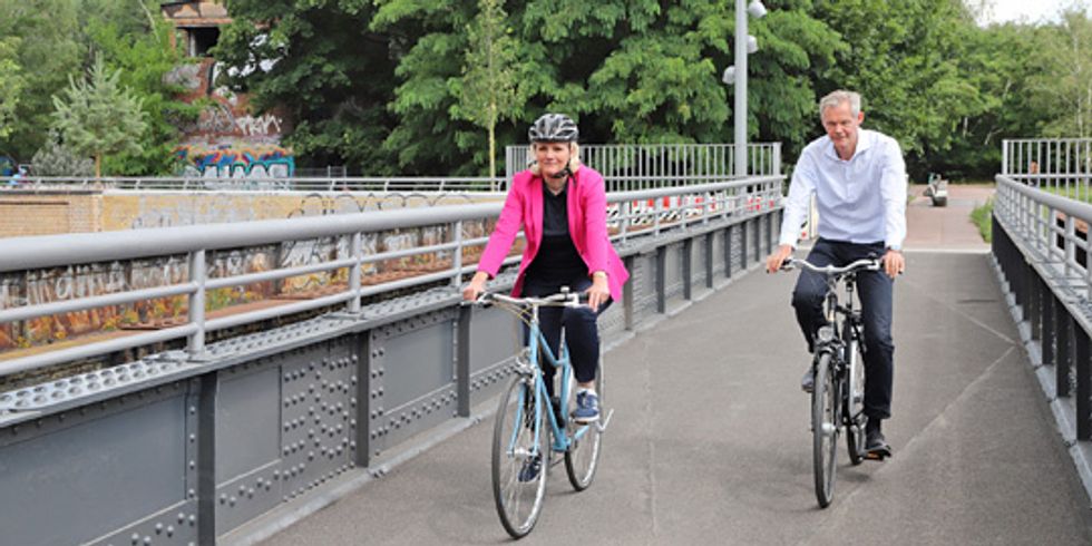 Senatorin Regine Günther und Christoph Schmidt, Geschäftsführer der Grün Berlin