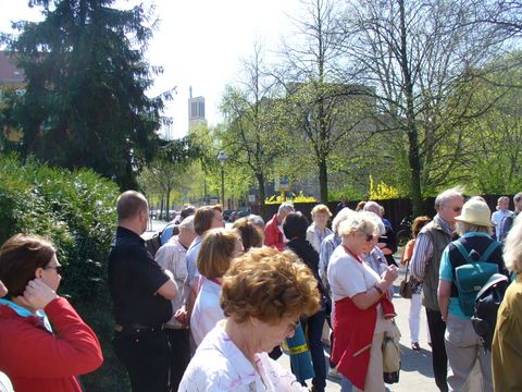Im Hintergrund die Gustav-Adolf-Kirche, Foto: KHMM