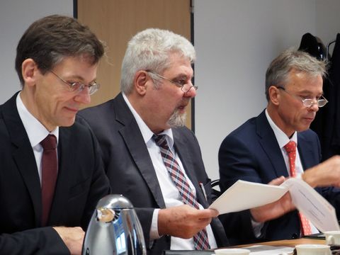 Finanzminister Dr. Ivan Meyer (Mitte) (Bild: SenFin)
