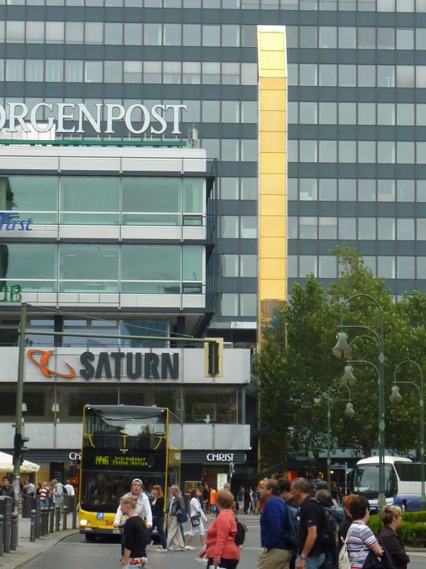 Lichtpfeiler am Europa-Center, 23.7.2010, Foto: KHMM