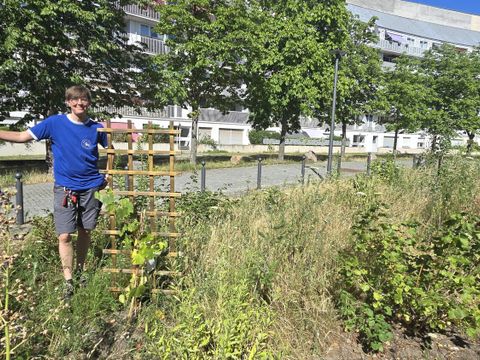 Valentina-Johanna Baumgartner im Naschgarten