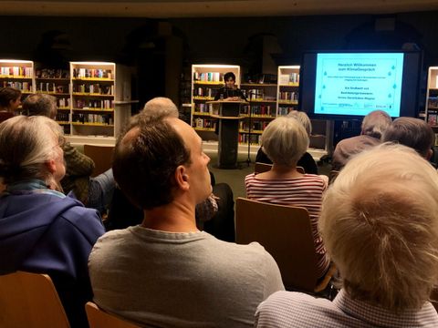 Bezirksbürgermeisterin Demirbüken-Wegner eröffnete das Klimagespräch (Bild: BA Rdf)