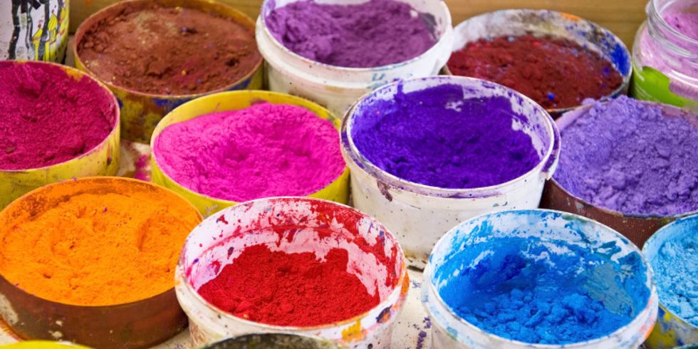 Farben_in_Eimern