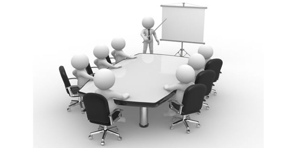 Konferenz mit 8 Personen 