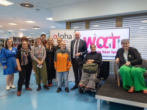 Bezirksstadtrat Tim Richter, u.a. auch anwesend: Anneke Krueger (VHS Steglitz-Zehlendorf), Lena Sophie Stein (Stadtbibliothek Steglitz Zehlendorf), Kerstin Bolik (Alphabündnis Steglitz-Zehlendorf), Claudia Parton (Moderatorin) und Slavica Klimkowsky (Lesung und Workshop einfache Sprache)