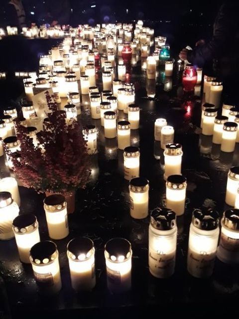 Auf dem Friedhof an Allerheiligen (Bild: Maren H.)