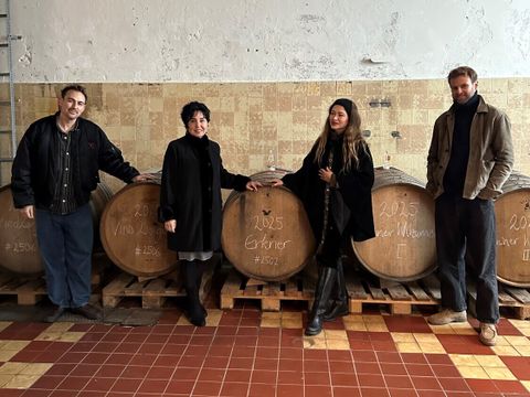 Bezirksbürgermeisterin Emine Demirbüken-Wegner mit den drei Gründern Louisa Müller, Nicolas Wenz und Sven Grolik. (Bild: BA Rdf)