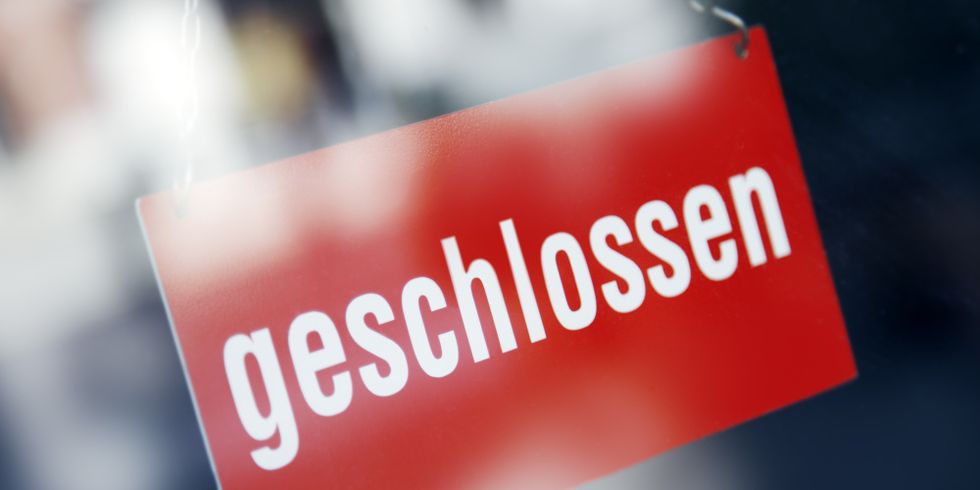 Schild mit dem Wort geschlossen