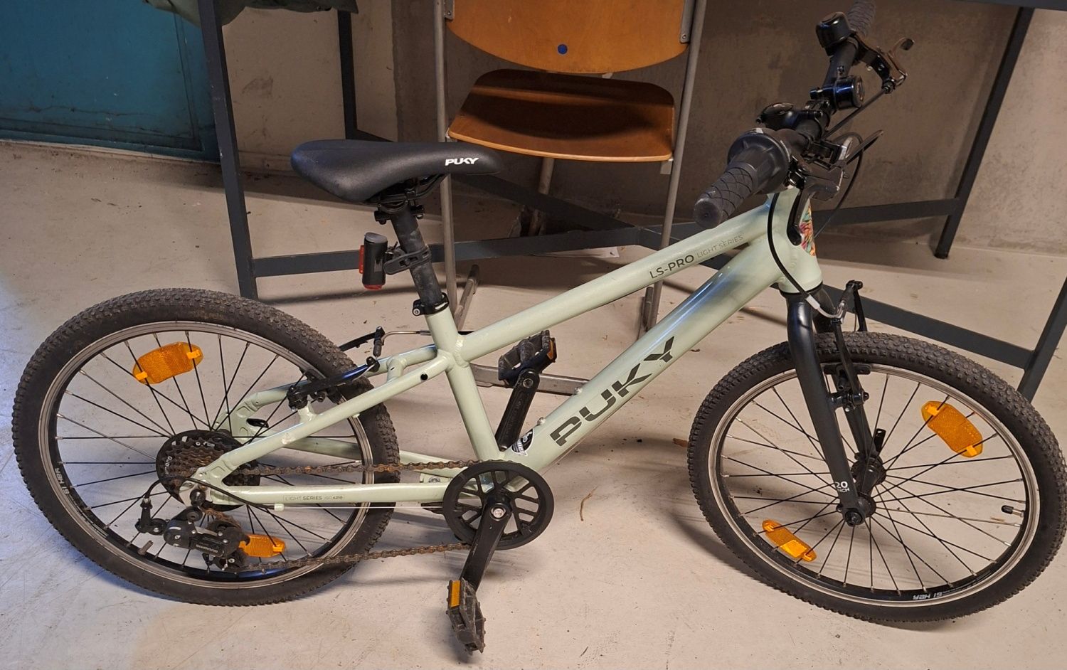 Mint-grünes Kinderfahrrad