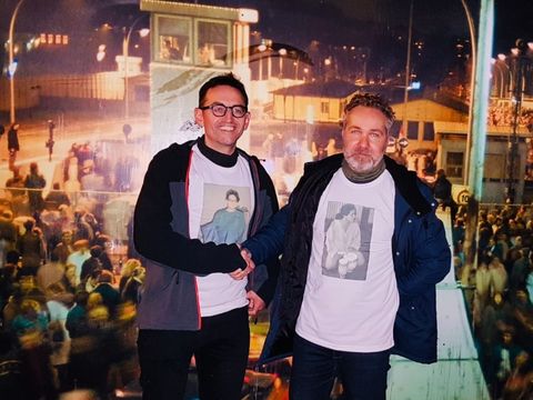 Die Bezirksbürgermeister Stephan von Dassel und Sören Benn aus Pankow erinnerten sich gemeinsam auf der Bösebrücke an den Mauerfall vor 30 Jahren.