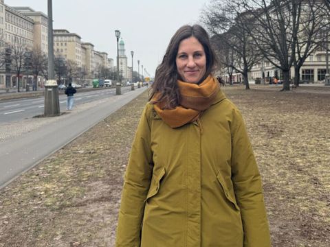 Leonie Laug ist Klimaanpassungsmanagerin im Bezirksamt Friedrichshain-Kreuzberg und sieht Wasser als Zukunftsaufgabe