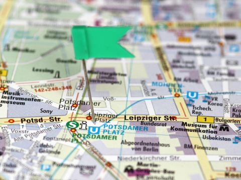 Stadtplan Berlin mit Fähnchen am Potsdamer Platz