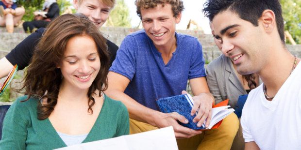 Lachende Jugendliche