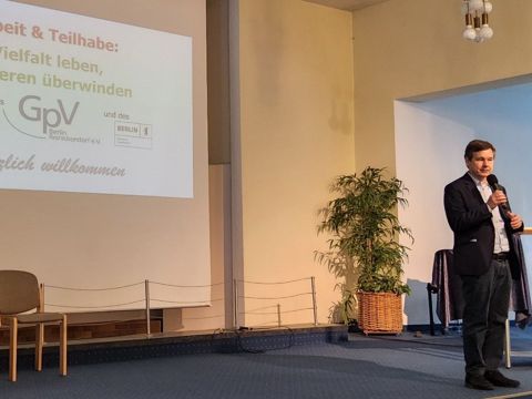 Stadtrat Brockhausen bei der Tagung Arbeit und Teilhabe, organisiert durch den GpV Berlin Reinickendorf e.V. und die OE QPK des BA Reinickendorf. (Bild: BA Reinickendorf)