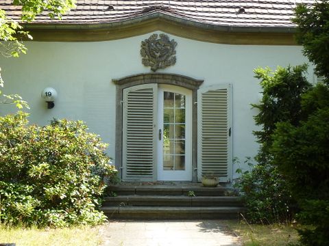 Eingang zum Landhaus Stallupöner Allee 19-21, 26.7.2010, Foto: KHMM