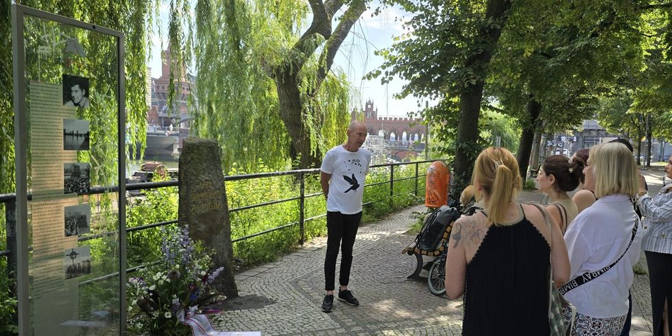 Der Vorsteher der Bezirksverordnetenversammlung (BVV), Werner Heck, fand bewegende Worte im Rahmen der Gedenkveranstaltung