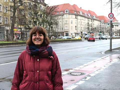 Geschäftsstraßenmanagerin Julia Rocho an der Nonnendammallee