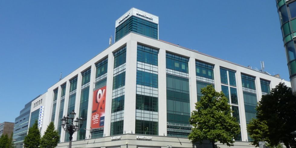 Karstadt in der Fu0gängerzone Wilmersdorfer Straße