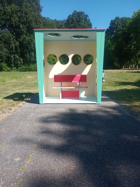 Künstlerische Intervention „D O R T“ der Künstlerin Christel Fetzer