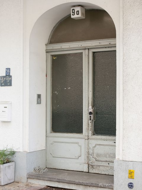 Hauseingang Pestalozzistr. 9A, Foto: A. Bukschat & C. Flegel, 03.10.2012