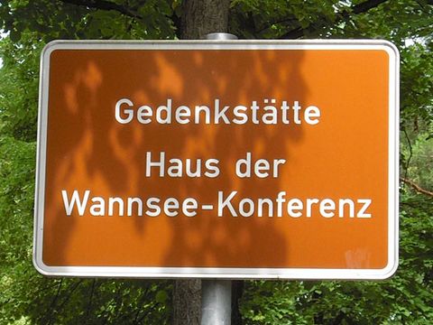 Wegweiser zur Gedenkstätte
