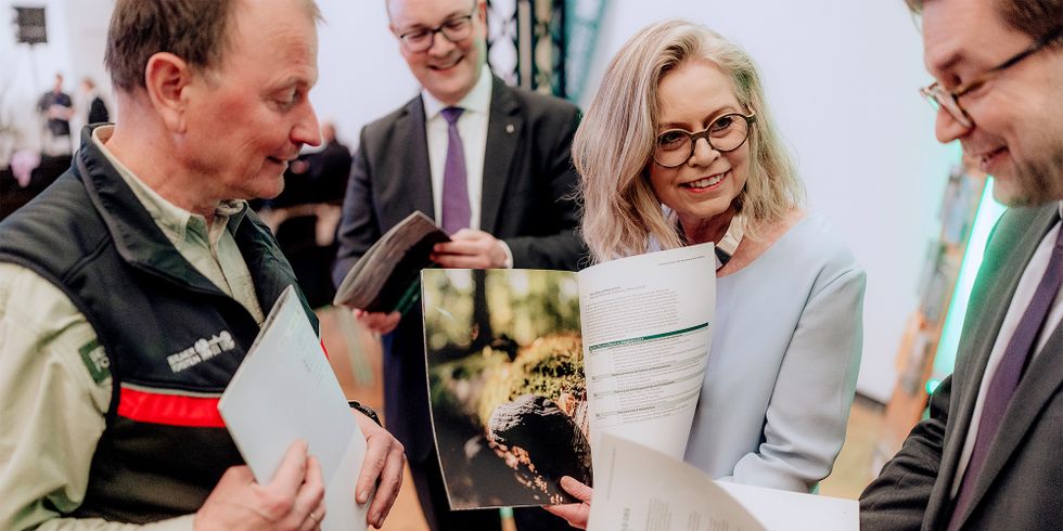 Vorstellung der Waldentwicklungsgrundsätze mit Gunnar Heyne (Direktor der Berliner Forsten), Staatssekretär Arne Herz, Senatorin Ute Bonde und Staatssekretär Andreas Kraus (v.l.n.r.)