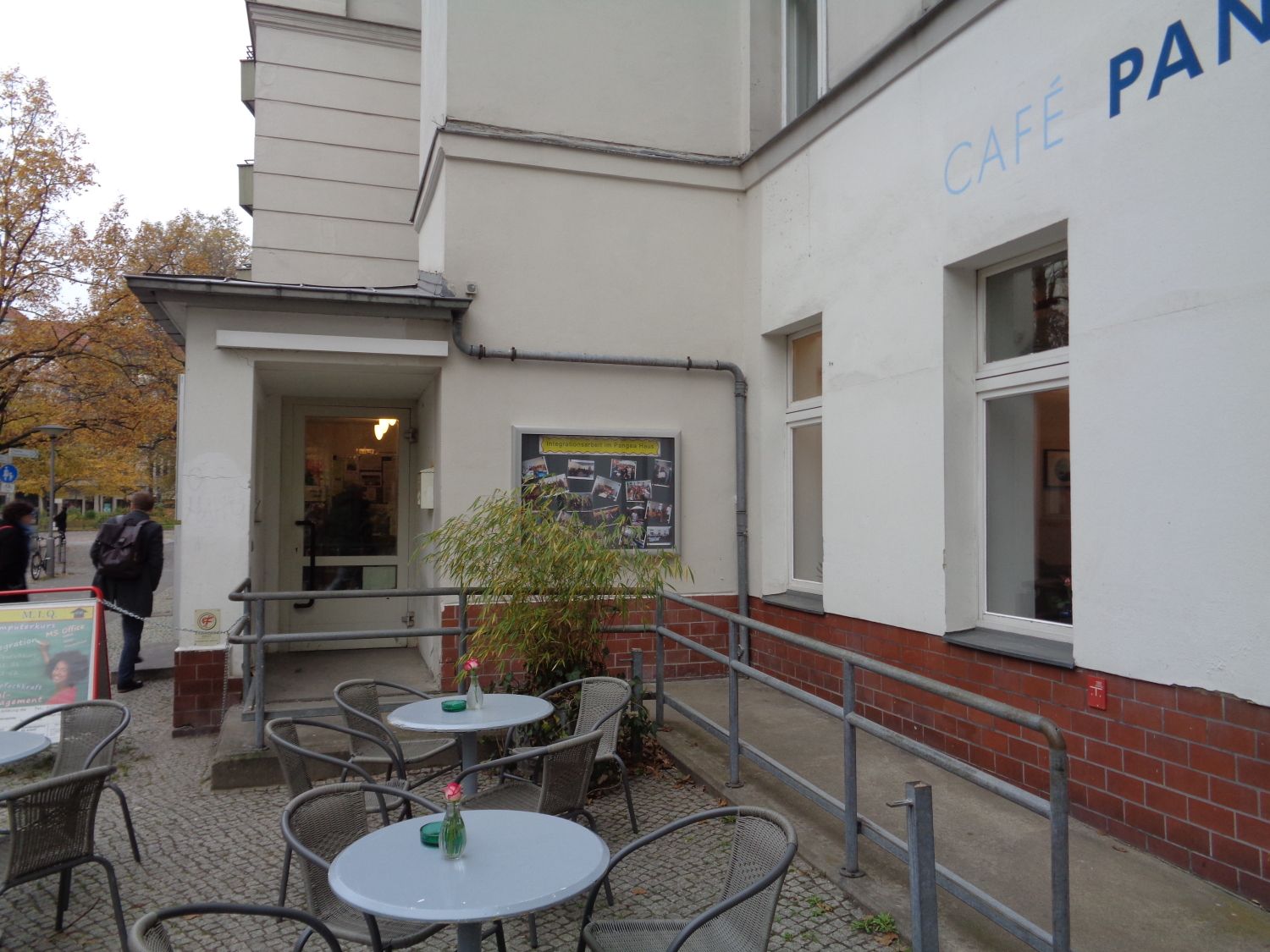 Der Eingangs- und Cafébereich vom Pangea-Haus waren nicht sehr einladend.