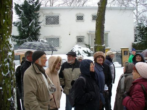 Vor dem Haus Kunz-Buntschuh-Str.7, Foto: KHMM