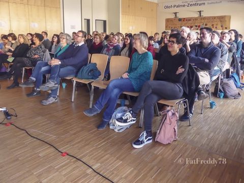 Fachtag "Öffentlichkeitsarbeit in der Jugendhilfe Mitte" mit Bezirksstadträtin Ramona Reiser (vorne rechts)