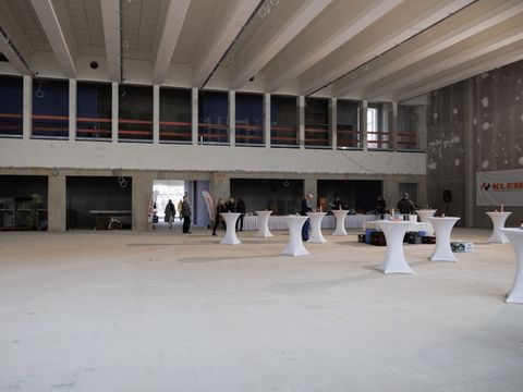 Eine Sporthalle im Rohbau